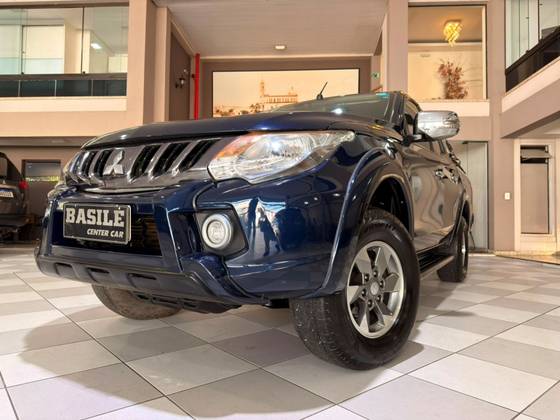 MITSUBISHI L200 TRITON 2.4 16V TURBO DIESEL SPORT HPE CD 4P 4X4 AUTOMÁTICO MITSUBISHI L200 TRITON 2.4 16V TURBO DIESEL SPORT HPE CD 4P 4X4 AUTOMÁTICO